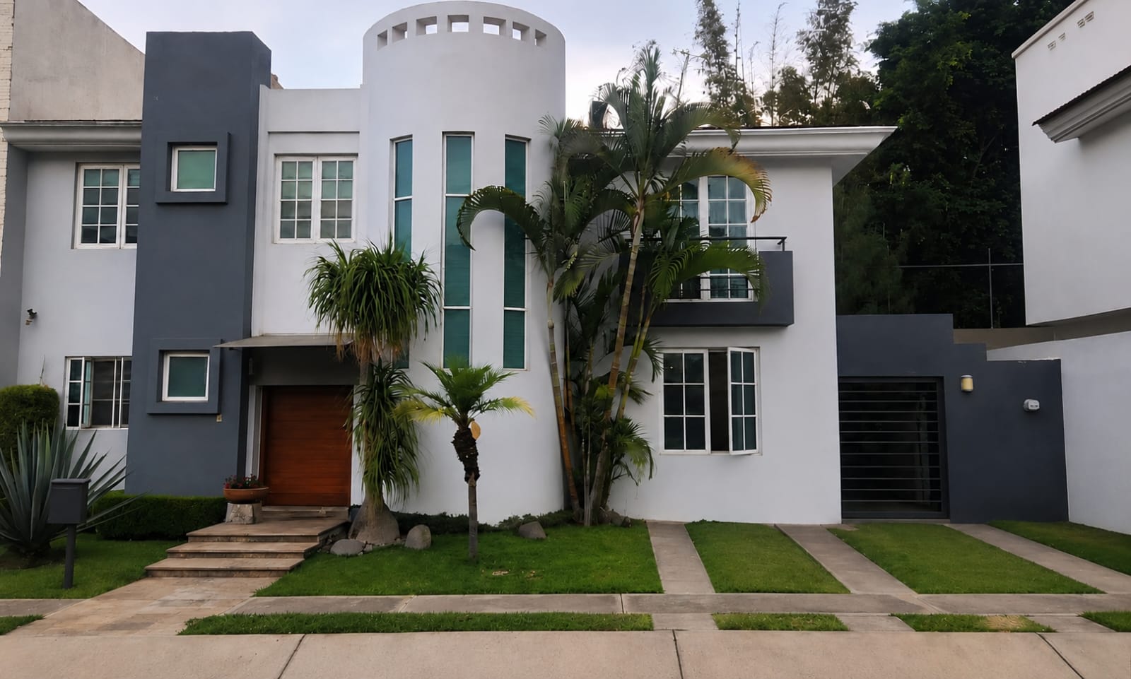 CASA EN RENTA FRACCIONAMIENTO JARDIN REAL, ZAPOPAN, JALISCO (AMUEBLADA)